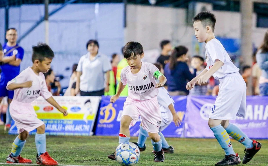 32-doi-bong-480-cau-thu-nhi-tranh-yamaha-cup-2025 (2).jpg