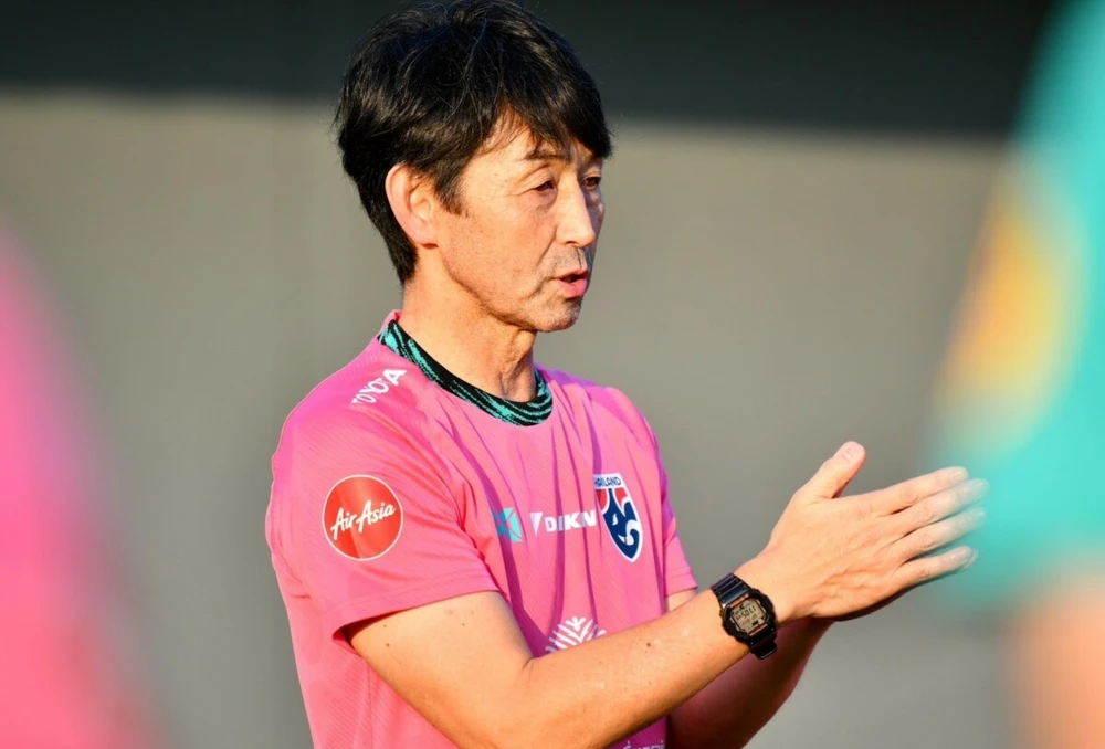 hlv-moi-cua-bong-da-thai-lan-tung-lam-viec-o-my-bahrain-new-zealand (4).jpg