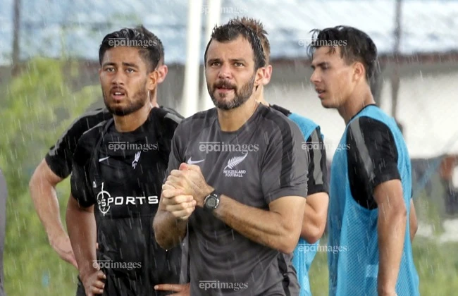 tan-hlv-hudson-hua-vuc-day-bong-da-thai-lan (2).jpg