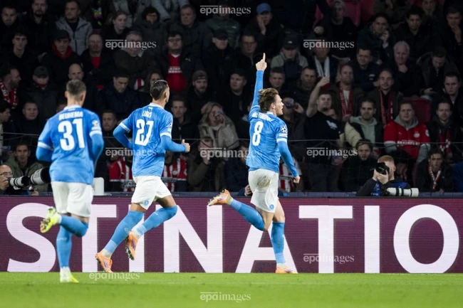 man-united-ngan-chan-2-vu-chuyen-nhuong-dinh-dam (1).jpg