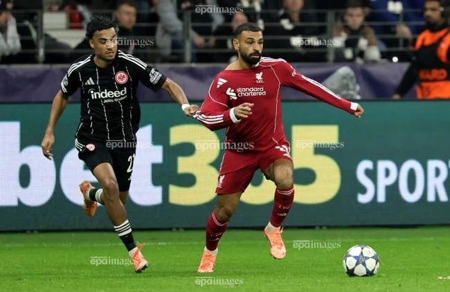 hlv-arne-slot-bat-luc-nhin-duong-kim-vo-dich-liverpool-roi-tu-do (3).jpg