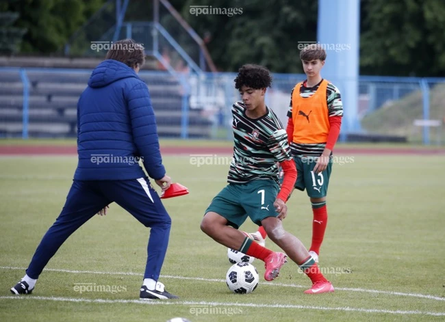 me-cua-ronaldo-xem-chau-noi-da-cho-tuyen-bo-dao-nha (2).jpg