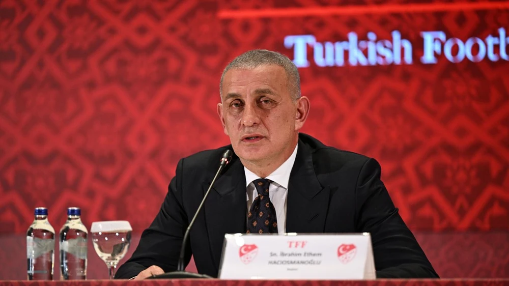 kinh-hoang-trong-tai-ca-cuoc-hon-10-000-tran-dau-bong-da (1).jpg