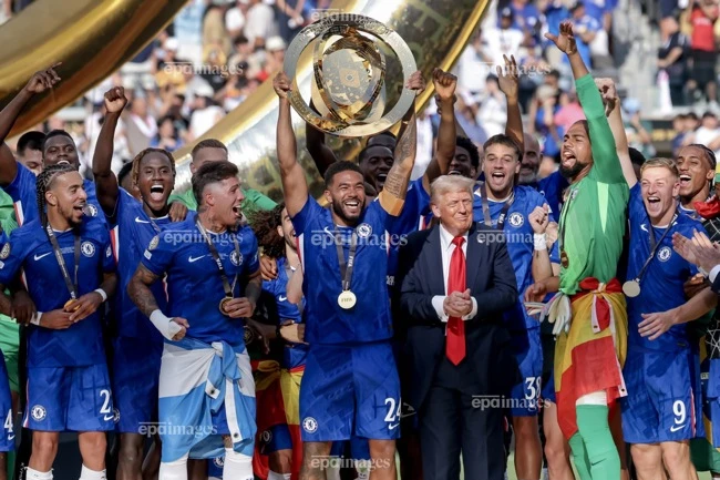 ronaldo-tu-tin-minh-noi-tieng-hon-tong-thong-my (5).jpg