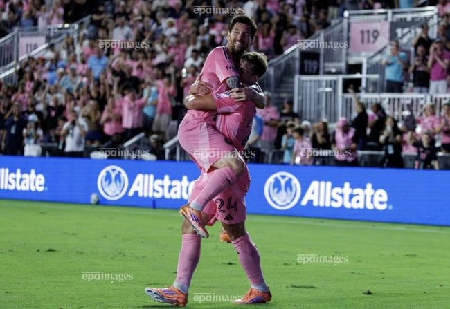 khoanh-khac-ky-dieu-dua-messi-di-vao-lich-su (3).jpg