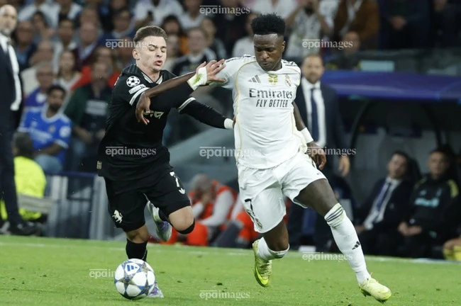 ronaldo-lai-canh-tranh-quyet-liet-voi-messi (3).jpg