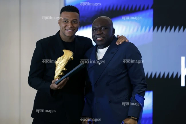 ronaldo-lai-canh-tranh-quyet-liet-voi-messi (4).jpg