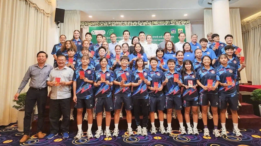 co-tro-kim-chi-va-khat-vong-vuon-tam-o-afc-champions-league (6).jpg