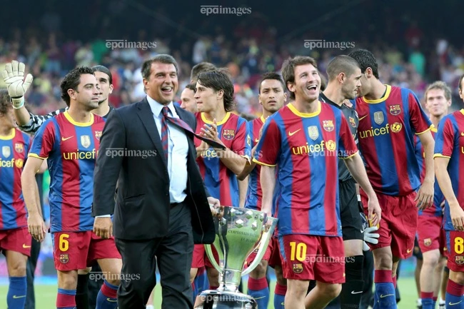 thuc-hu-messi-tro-lai-khoac-ao-barcelona (1).jpg