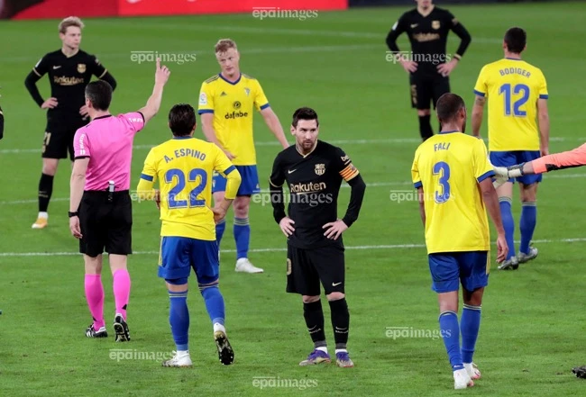 thuc-hu-messi-tro-lai-khoac-ao-barcelona (2).jpg