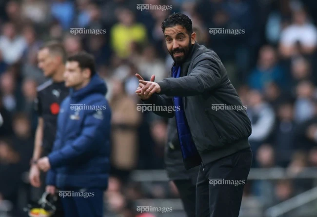 hlv-amorim-lai-bi-chi-trich-gay-gat (1).jpg