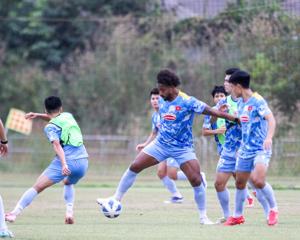 tuyen-viet-nam-thang-chu-nha-lao-de-duoi-theo-malaysia (5).jpg