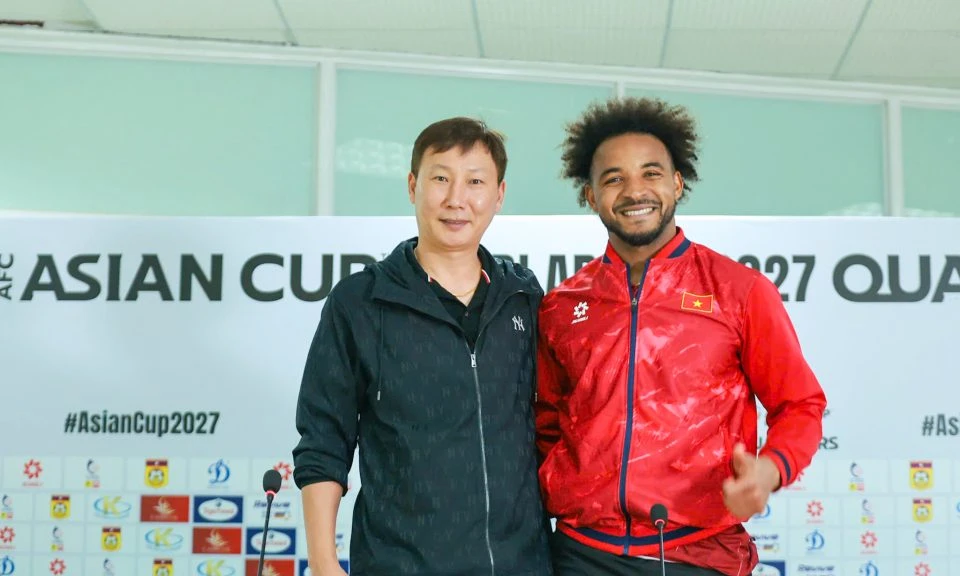 nguyen-xuan-son-xuat-sac-nhat-hlv-kim-sang-sik-noi-thang-ve-tuyen-viet-nam (3).jpg