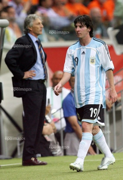 ly-ky-chien-dich-ngan-can-messi-gia-nhap-doi-tuyen-tay-ban-nha (1).jpg