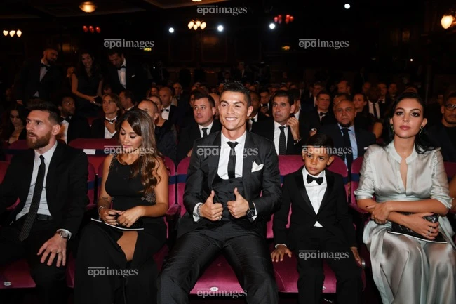 messi-lai-in-dau-giay-len-4-ban-thang-cua-inter-miami-vuot-xa-ronaldo (3).jpg