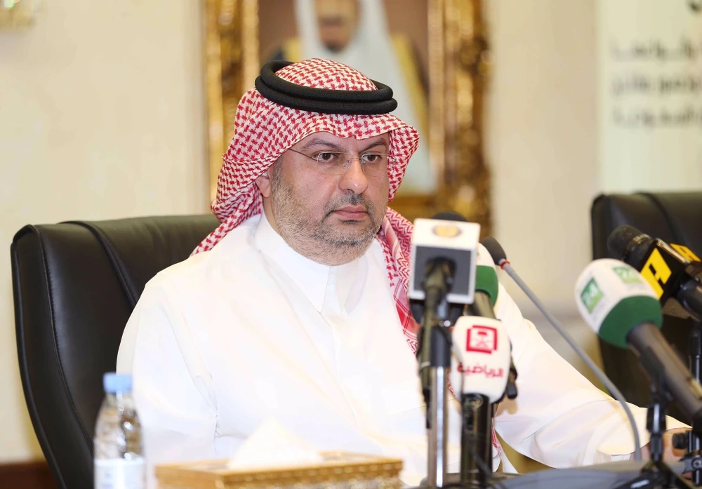 ronaldo-xung-dang-nhan-muc-luong-gay-soc (1).jpg