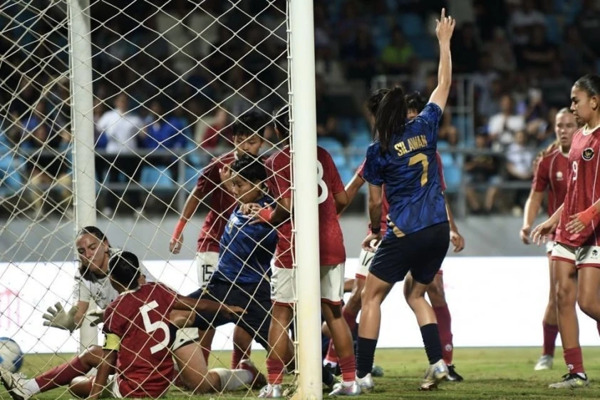 ultras-thailand-tro-lai-sau-cau-mon-bong-da-thai-lan-tho-phao (1).jpg