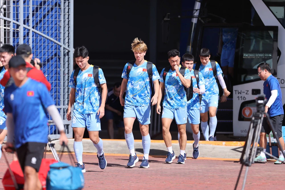 bat-ngo-voi-suc-manh-cua-doi-thu-u-22-viet-nam-o-ban-ket-sea-games (5).jpg