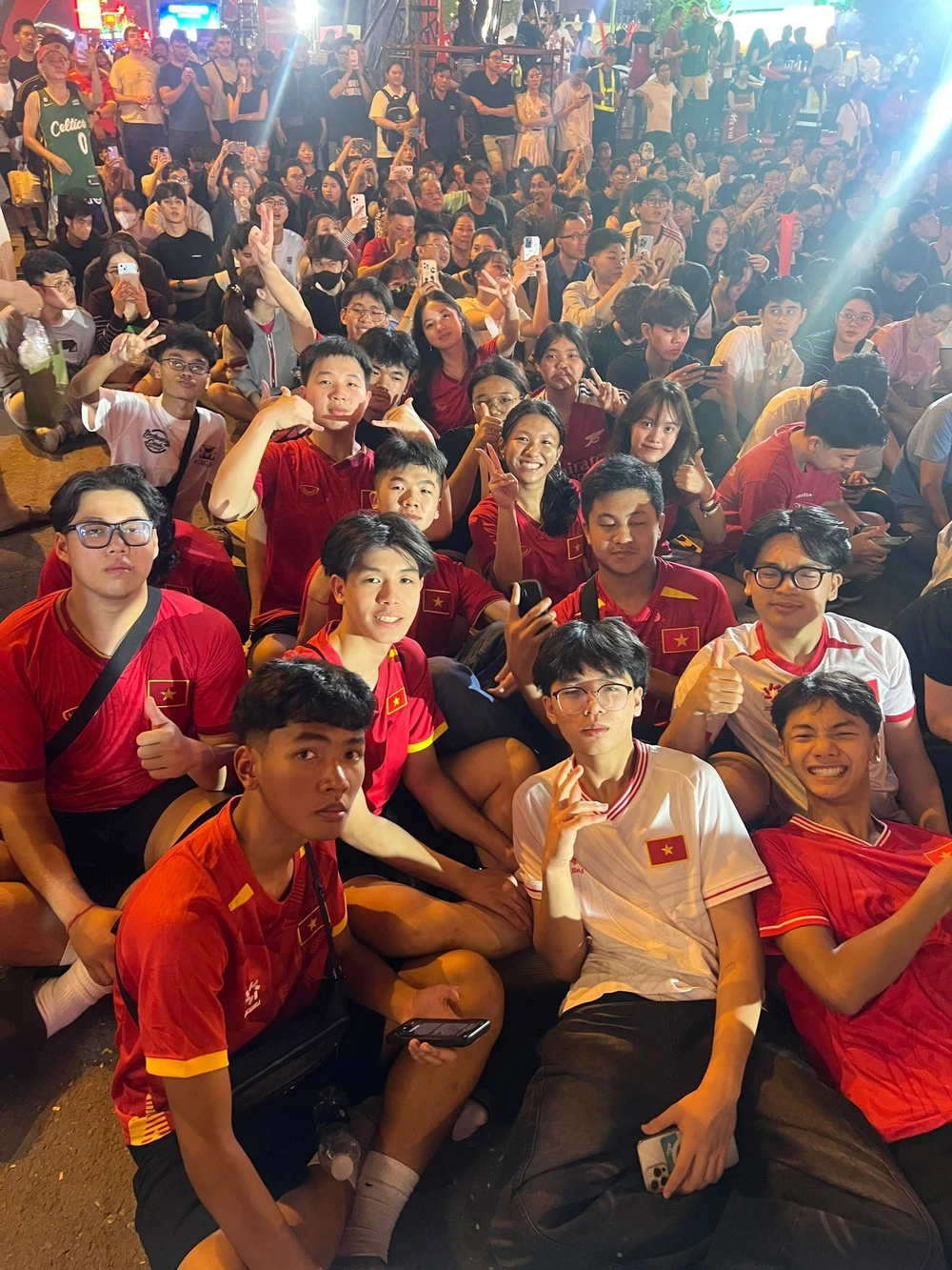 3-sieu-du-bi-viet-nen-khoanh-khac-vang-u-22-viet-nam-quat-nga-thai-lan (3).jpg