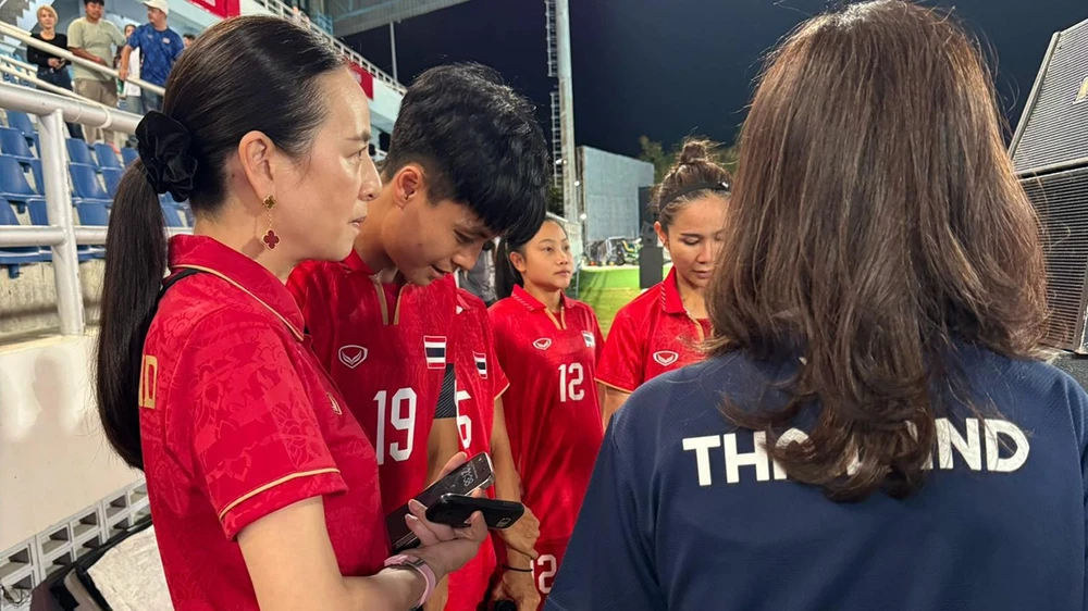 dau-long-nu-chu-tich-xinh-dep-cua-bong-da-thai-lan (3).jpg