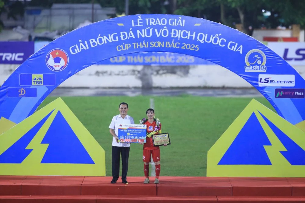 ket-thuc-sea-games-lo-dien-chu-nhan-qua-bong-vang-viet-nam (1).jpg