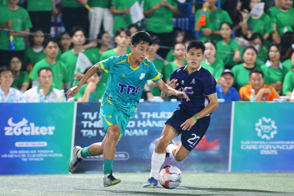 hlv-louis-nguyen-mat-tay-voi-ngoi-vua-ngoan-muc-cua-ctg-binh-dinh (4).jpg