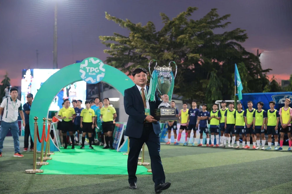 hlv-louis-nguyen-mat-tay-va-ngoi-vua-ngoan-muc-cua-ctg-binh-dinh (3).jpg