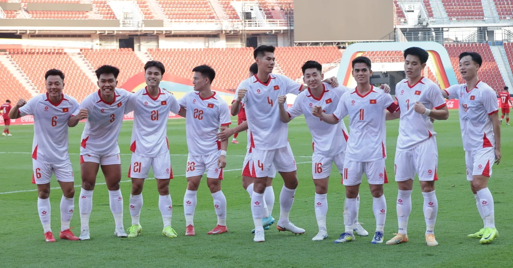 nhung-nha-vo-dich-sea-games-chinh-phuc-san-choi-lon-chau-a (2).jpg