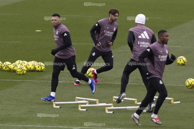 choang-vang-dau-nam-mbappe-nga-xuong-real-madrid-dung-ngoi-khong-yen (3).jpg