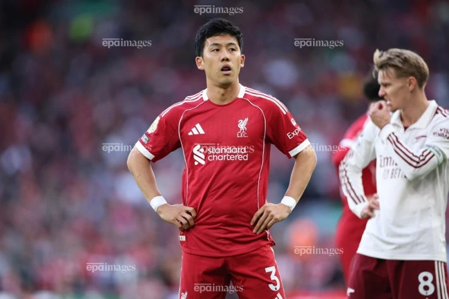 salah-va-4-dong-doi-se-khan-goi-roi-liverpool-ngay-dau-nam-moi (1).jpg