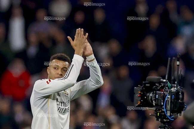 mbappe-so-mot-the-gioi-messi-ronaldo-chua-lui-buoc (2).jpg