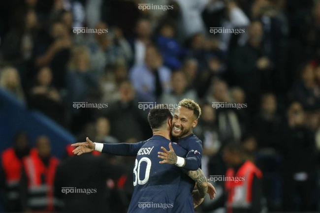 neymar-tai-hop-messi-chi-con-la-ky-uc-dep (3).jpg