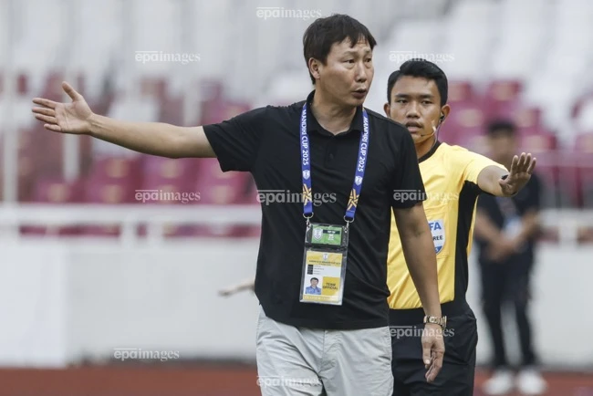 hlv-kim-sang-sik-noi-thang-noi-that-truoc-gio-tu-chien-jordan (3).jpg