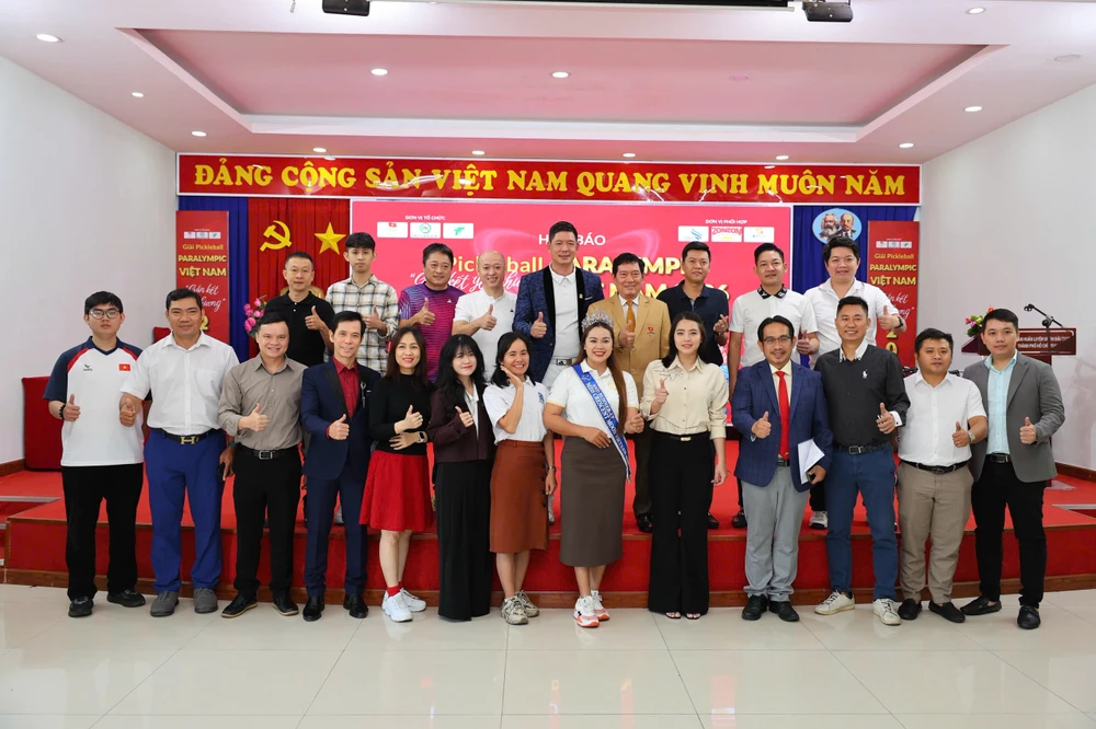 dien-vien-binh-minh-gan-ket-yeu-thuong-voi-pickleball-paralympic-viet-nam (1).jpg