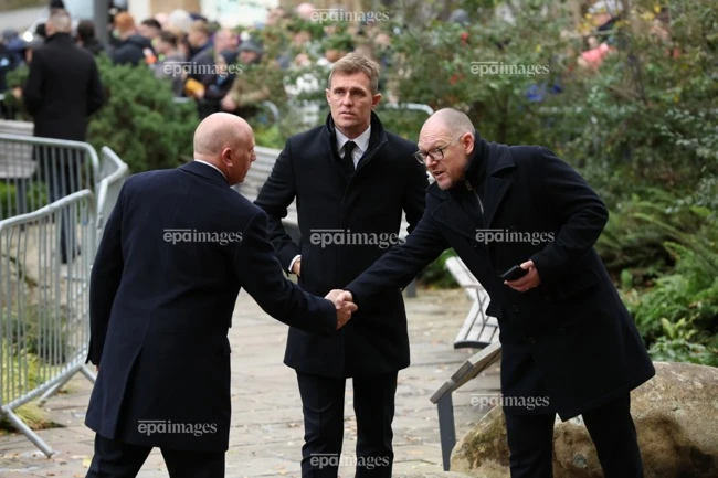 man-united-dap-tra-danh-thep-nhung-hoai-nghi (1).jpg