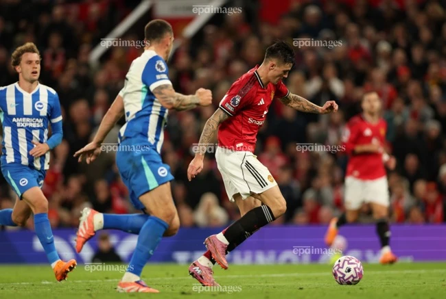 nga-dau-tai-old-trafford-man-united-di-vao-cua-tu (1).jpg