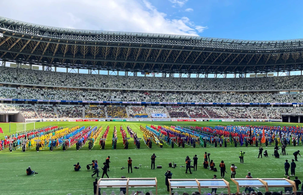 sinh-vien-nhat-ban-lam-mua-lam-gio-o-giai-u-23-chau-a (4).jpg