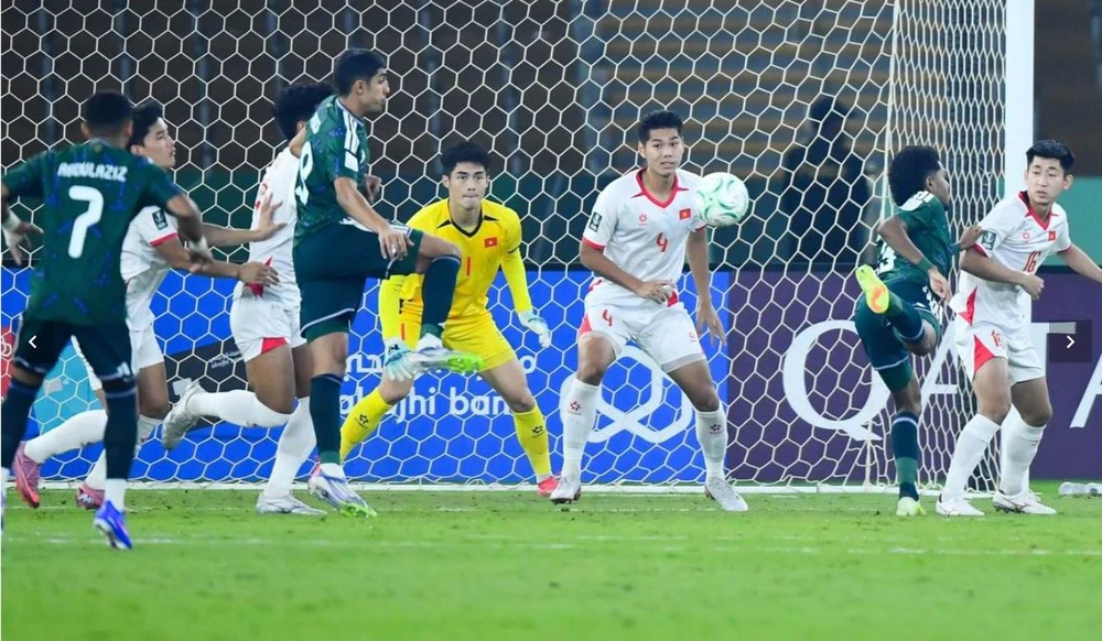 nuoc-co-tao-bao-cua-hlv-kim-sang-sik-va-khoanh-khac-vang-cua-sieu-du-bi-dinh-bac (2).jpg