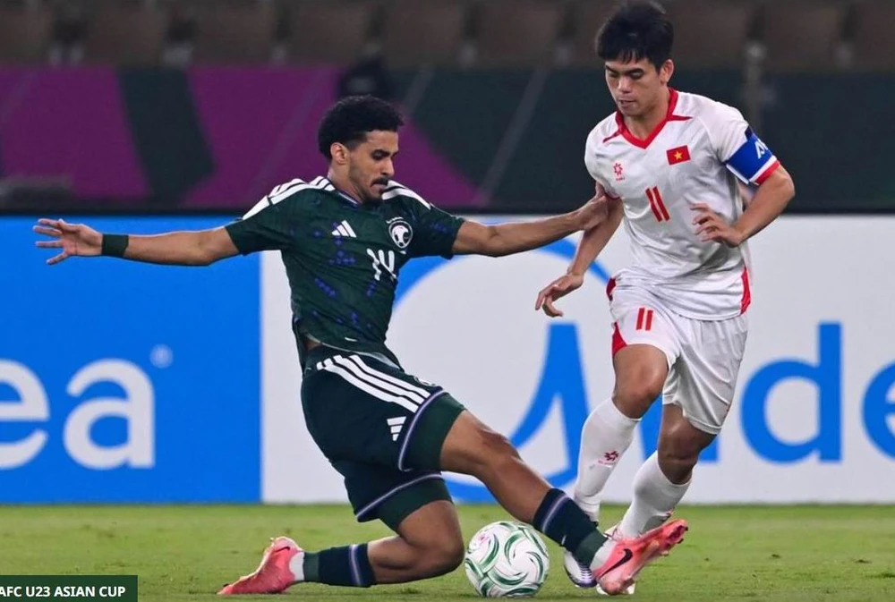 nuoc-co-tao-bao-cua-hlv-kim-sang-sik-va-khoanh-khac-vang-cua-sieu-du-bi-dinh-bac (3).jpg