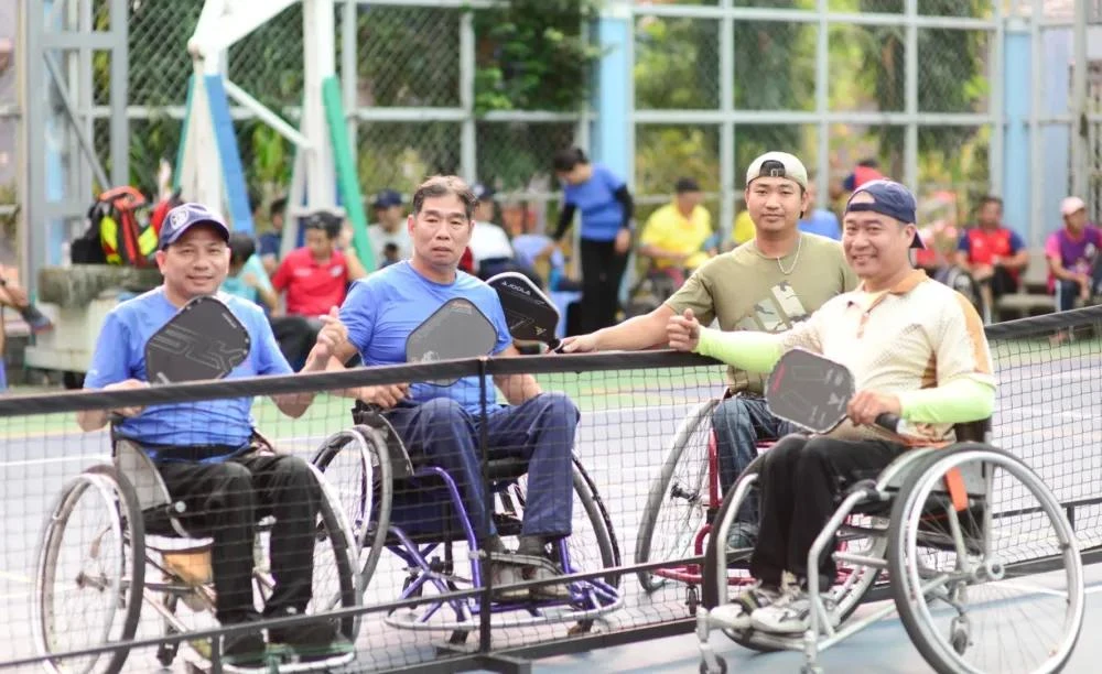 dien-vien-binh-minh-mang-xuan-yeu-thuong-cho-nguoi-khuyet-tat-dam-me-pickleball (2).jpg