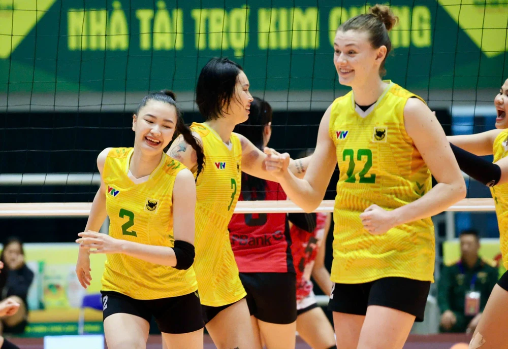 nhung-co-gai-chan-dai-vtv-binh-dien-long-an-nhan-thuong-lon (3).jpg