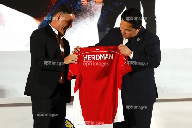 dung-nha-vo-dich-viet-nam-hlv-herdman-cua-indonesia-noi-mot-cau-gay-soc (1).jpg