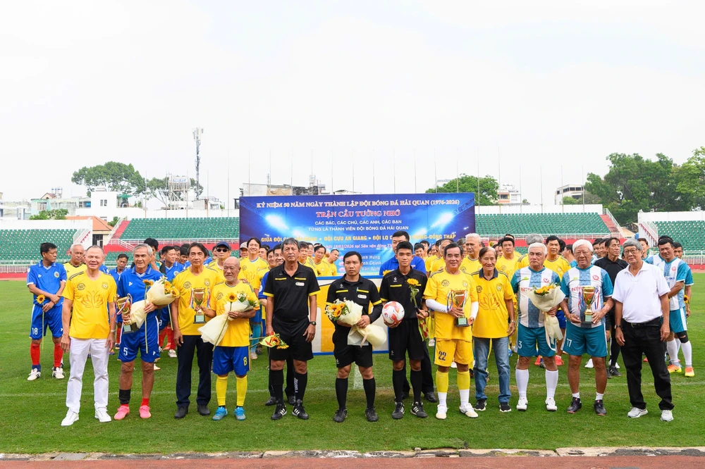 50-nam-bong-da-hai-quan-va-chiec-ao-so-24-nho-ve-nhung-dong-doi-da-khuat (7).jpg