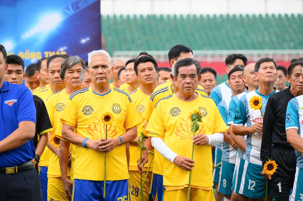 50-nam-bong-da-hai-quan-va-chiec-ao-so-24-nho-ve-nhung-dong-doi-da-khuat (8).jpg