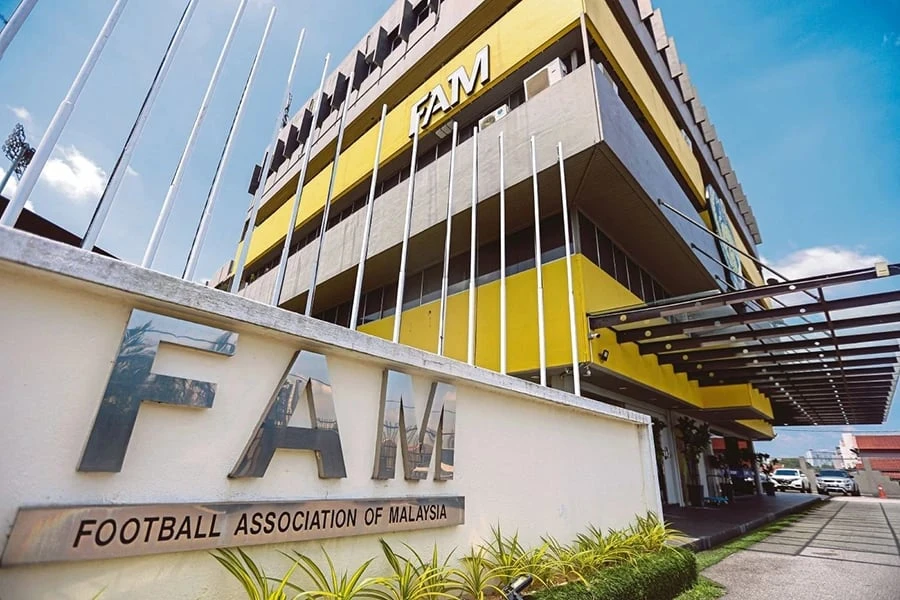 soc-quan-chuc-bong-da-malaysia-tu-xu-de-tranh-lenh-trung-phat-cua-fifa (2).jpg