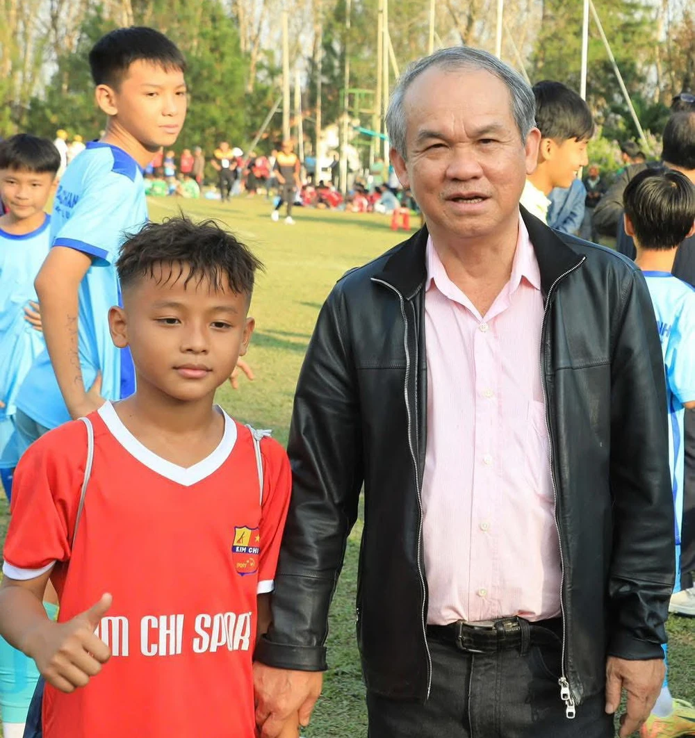 la-lung-bau-duc-lai-muon-mat-tien-ti (1).jpg