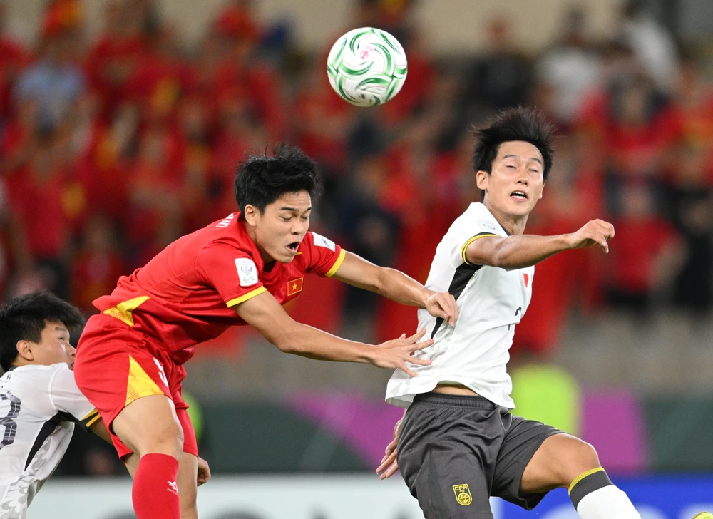 trung-quoc-mo-lam-dieu-bat-thuong-truoc-nha-vo-dich-u-23-nhat-ban (2).jpg