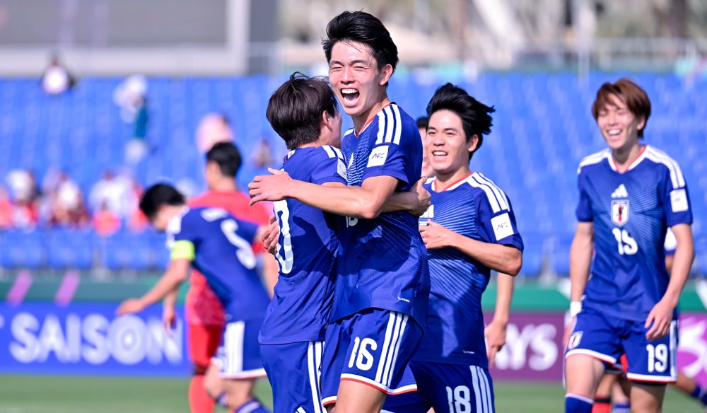 trung-quoc-mo-lam-dieu-bat-thuong-truoc-nha-vo-dich-u-23-nhat-ban (4).jpg