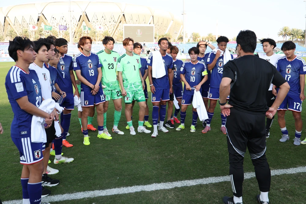 nhat-ban-vo-dich-kieu-lanh-gay-u-21-va-sinh-vien-van-mang-cup-ve-nha (2).jpg