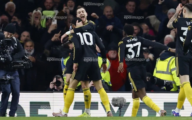 ly-do-mu-rong-cua-vo-dich-ngoai-hang-anh (1).jpg